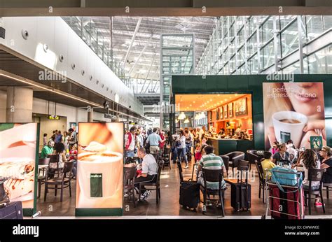 Airport coffee shop café Stock Photo - Alamy