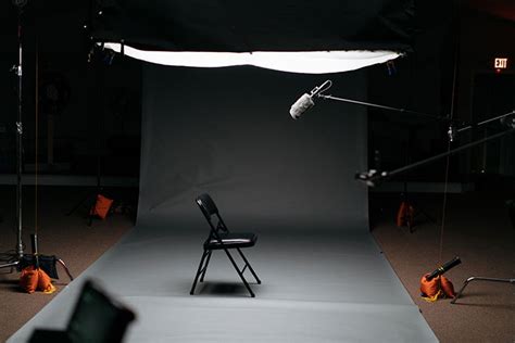 8 Ways to Find Cheap (or Free) Photography Studio Rentals