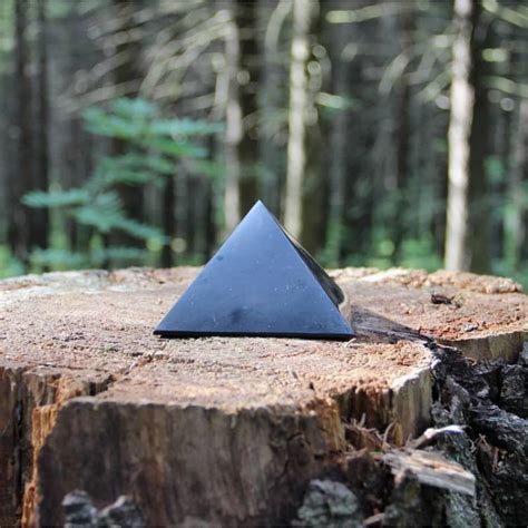 Shungite Pyramid, 2″ – Moor Herbs