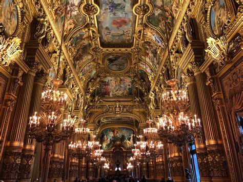 Visitando el interior de la Ópera Garnier de París