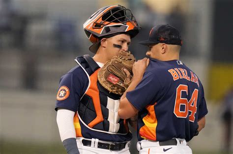 Astros opening day roster battle: 'Coming down to the wire'