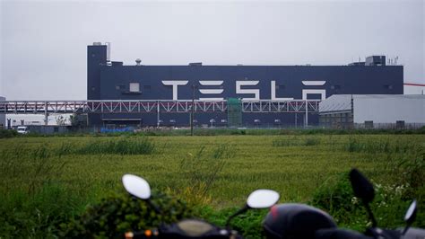 Elon Musk Says Tesla Will Build Shanghai Battery Factory - The New York Times