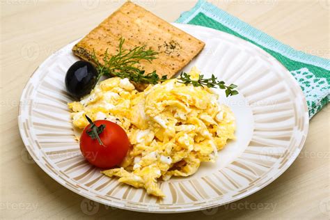 Scrambled eggs with tomato 8409386 Stock Photo at Vecteezy