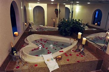 The Sterling Hotel - Love Field Dallas Hotel with Hot Tub in Room