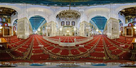 360° view of Umayyad Mosque Interior - Alamy