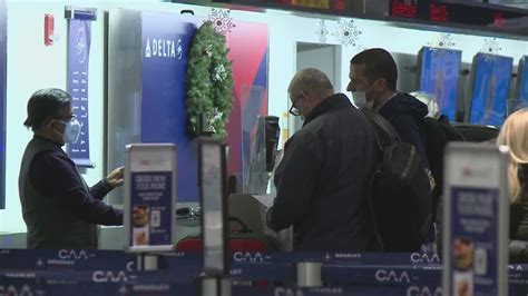 Holiday travel rush in full swing at major Connecticut airport | fox61.com