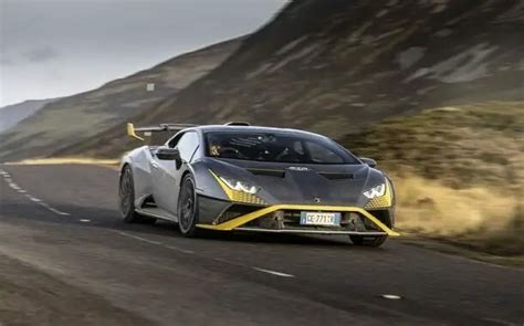 Cost To Lease A Lamborghini - In 2022 - The Pricer