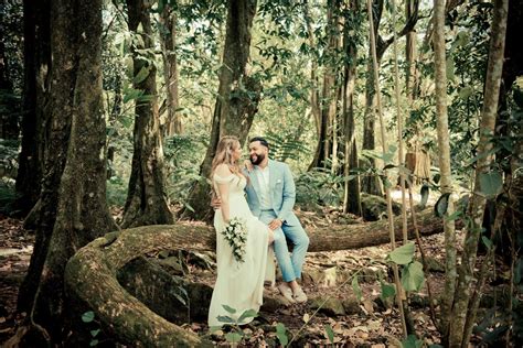 Moorea beach wedding - Tahiti Photographer & Videographer