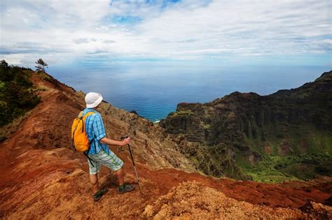 Premium Photo | Hike in na pali coast in kauai icland, hawaii