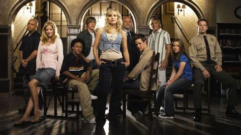 Follow along as Veronica Mars cast and crew members live-tweet a series ...