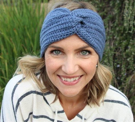 Simple Crochet Headband with a Twist Tutorial - Melanie Ham