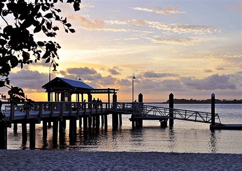 Bongaree jetty by kllebou on DeviantArt