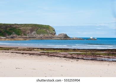 Rugged Coastline Cullen Beach Morayshire Scotland Stock Photo 555255904 ...