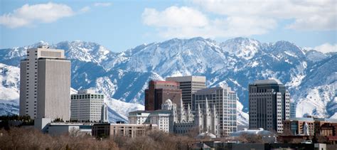 » Salt Lake City Utah Winter Skyline With Snow Covered Mountains