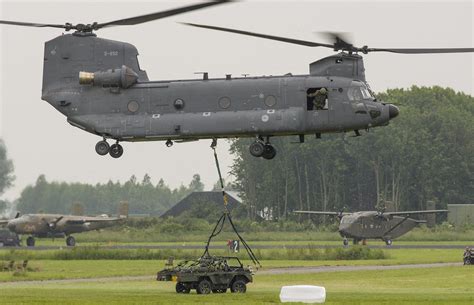 Amazing facts about Boeing CH-47 Chinook; The Military Helicopter ...