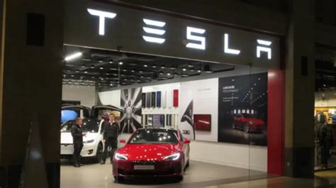 Tesla's Full Self-Driving Car Technology to Competitors 2023