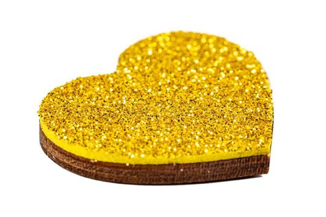 Shiny golden heart on white background - Creative Commons Bilder