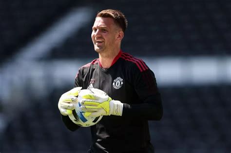 Tom Heaton reveals his Manchester United target after impressing ...