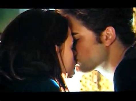 Twilight's Kiss - Edward and Bella HQ - YouTube