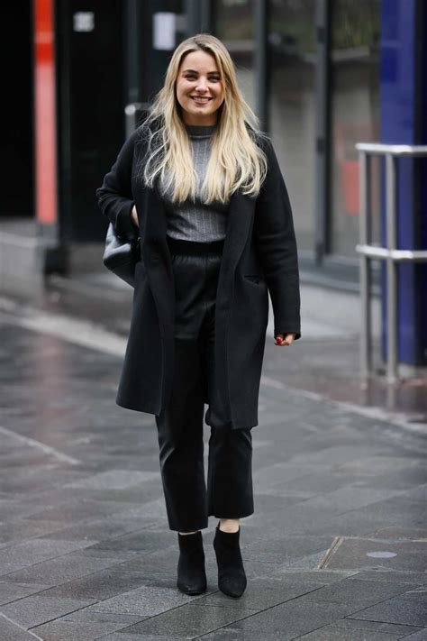 Sian Welby in a Black Outfit Arrives at the Capital Radio in London 02/02/2021-4 – LACELEBS.CO