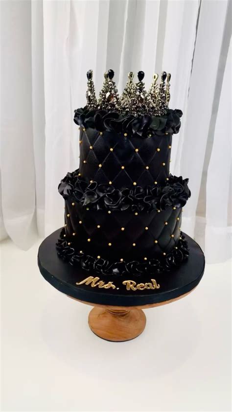 🖤 Black & Gold Cake 🖤 | Black and gold birthday cake, Black and gold cake, Birthday cake