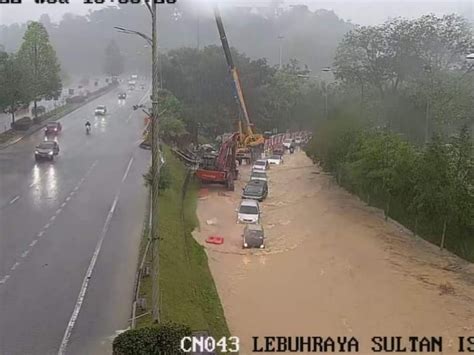 [VIDEO] Banjir kilat sekitar pusat bandar KL - Kosmo Digital