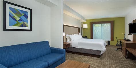 Holiday Inn Express & Suites Lebanon-Nashville Area Guest Room & Suite Options