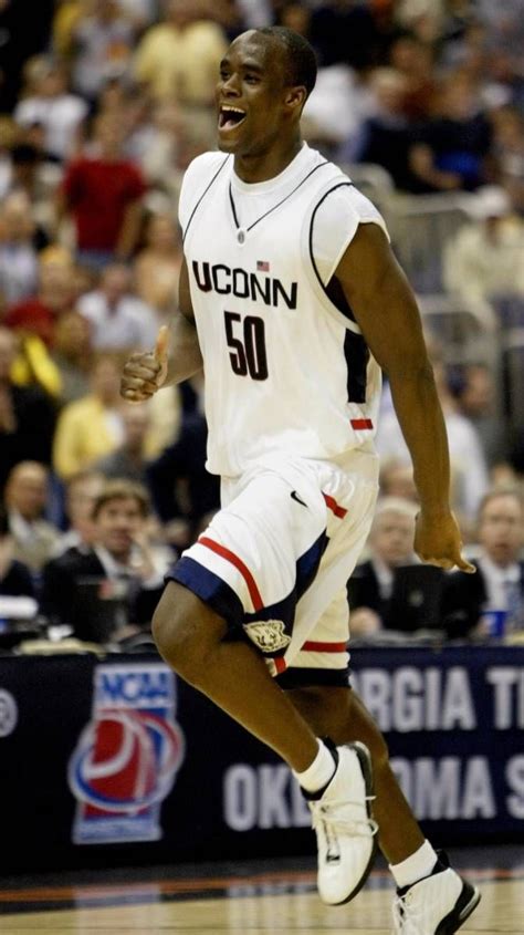 2004 Emeka Okafor - UConn | Uconn, Uconn basketball, Connecticut huskies