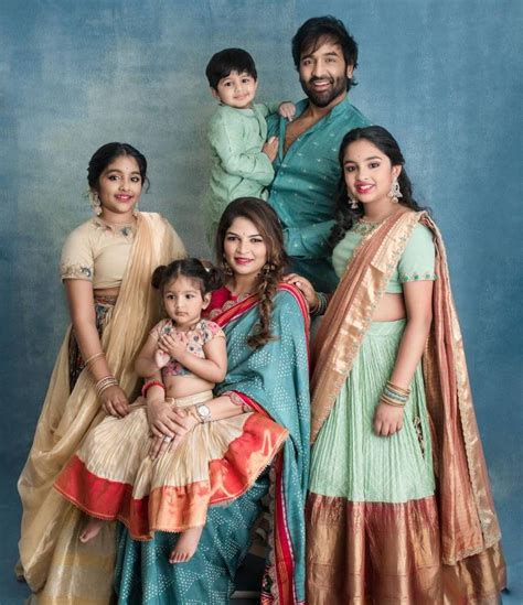 Vishnu Manchu and family celebrate Ganesh Chaturthi in vibrant ethnics!