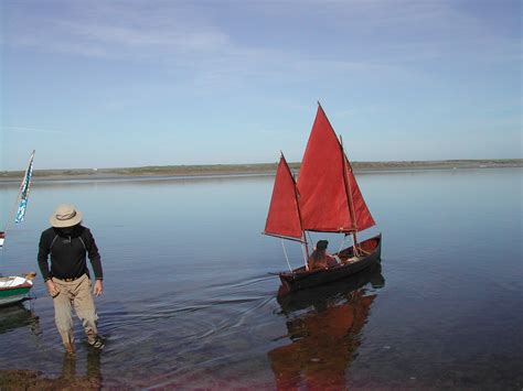 Lateen sails and a canoe