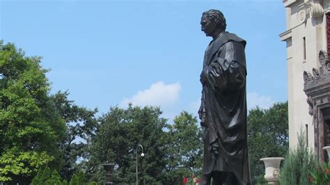 City of Columbus removes statue of Columbus