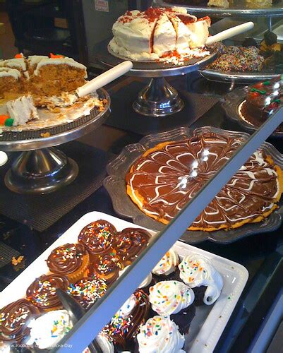 Mmmmm Dessert! | Dessert at Golden Corral. Looks good... yet… | Flickr