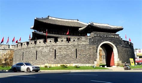 Suwon Hwaseong Fortress & Korean Folk Village Private Van Tour