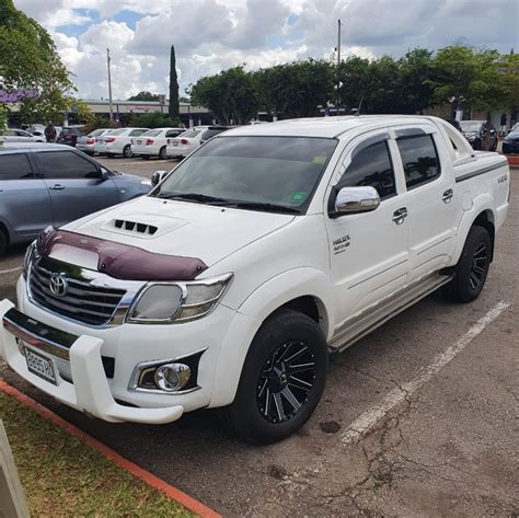 For Sale: Toyota Hilux Vigo 2013 - Albert Town