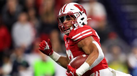 Wisconsin RB Jonathan Taylor declares for NFL draft