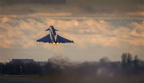 Eurofighter Typhoon in Flight - HD Wallpaper