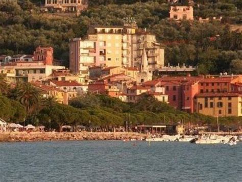 Best Price on Doria Park Hotel in Lerici + Reviews!