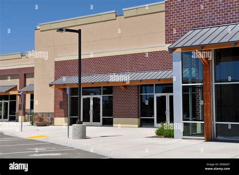 Strip Mall Shopping Center Parking Lot Stock Photo - Alamy