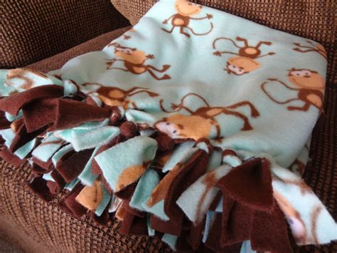 The Busy Broad: Easy DIY Fleece Tie Blanket