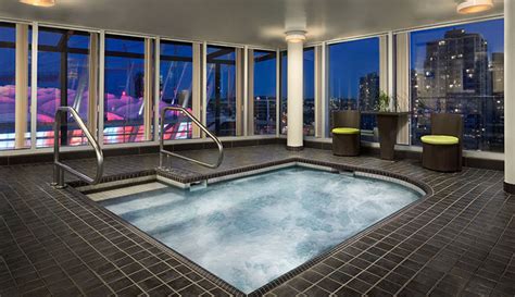 Hampton Inn & Suites by Hilton Downtown-Vancouver | WestJet official site