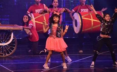 Seen These Viral Pics Of Aaradhya Bachchan Performing At Shiamak Davar ...