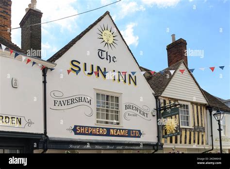 The Sun Inn Sheperd Neame pub - Faversham, Kent, England, UK Stock ...