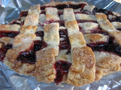 Heidi Bakes: Cherry Berry Pie