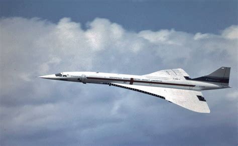 Concorde at Farnborough Air show in 1974 by Ron Adams - Silversurfers ...