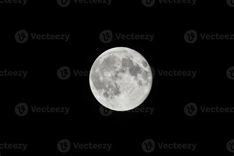 Full moon in sky 14787811 Stock Photo at Vecteezy