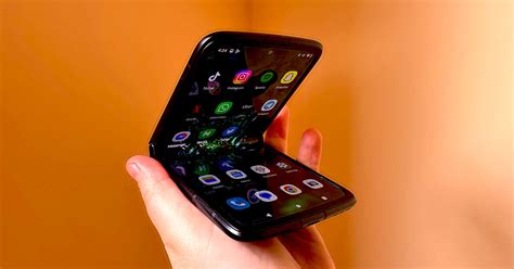 Motorola Razr (2022) Review: Good for a foldable, not good enough ...