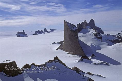 Antarctica, Queen Maud Land. Fenris Mountains and Fenris Tongue Glacier. | Tierra