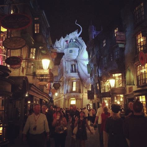 Reaction: Harry Potter And The Escape From Gringotts Is Amazing