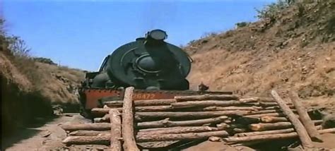 SHOLAYISM: More Sholay Stills: The train robbery scene