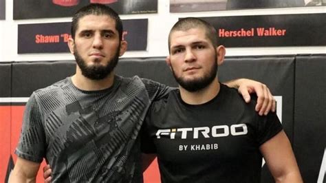 How many brothers does Khabib Nurmagomedov have?